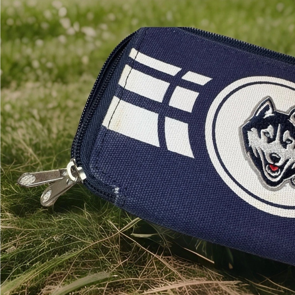 UConn Huskies Wallet Wristlet Zip Around Navy Blue